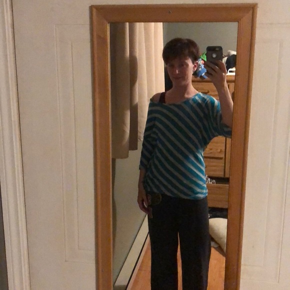 Stripped over the shoulder top - Picture 3 of 3